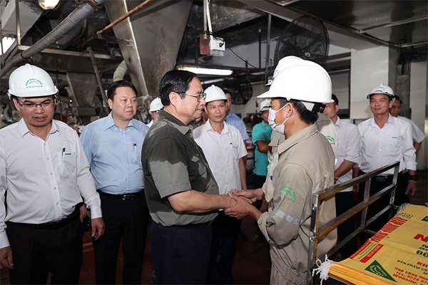 Thủ tướng Chính phủ Phạm Minh Chính làm việc với Công ty TNHH Một thành viên Đạm Ninh Bình